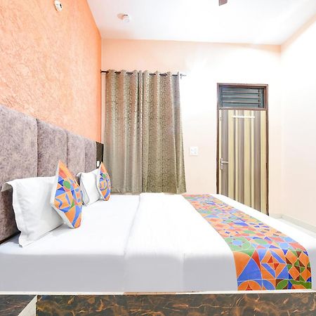 Fabexpress Galaxy Hotel Nayagaon Buitenkant foto