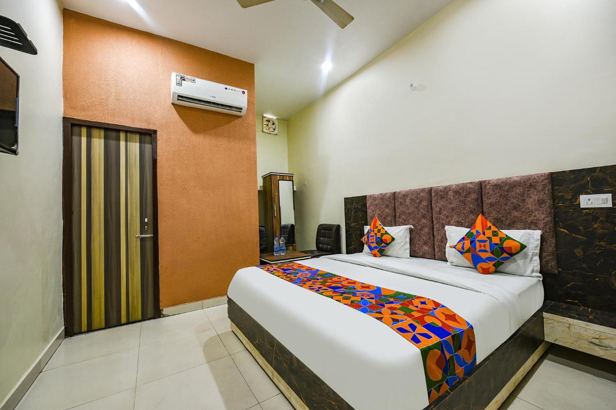 Fabexpress Galaxy Hotel Nayagaon Buitenkant foto