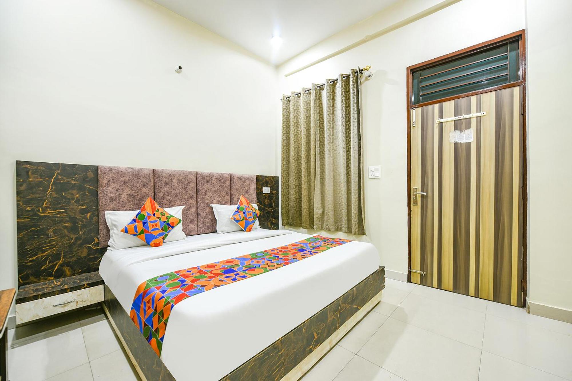 Fabexpress Galaxy Hotel Nayagaon Buitenkant foto
