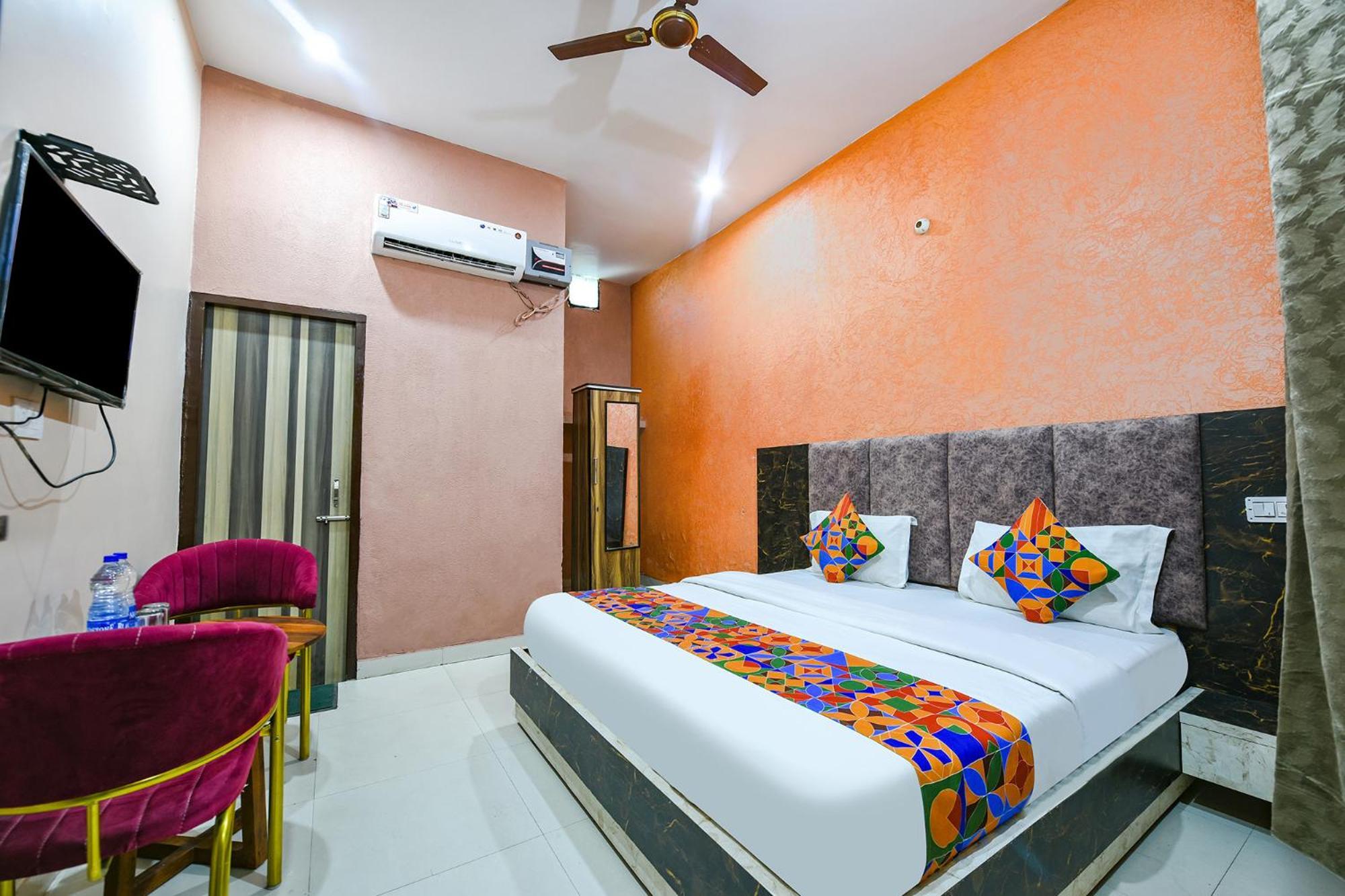 Fabexpress Galaxy Hotel Nayagaon Buitenkant foto