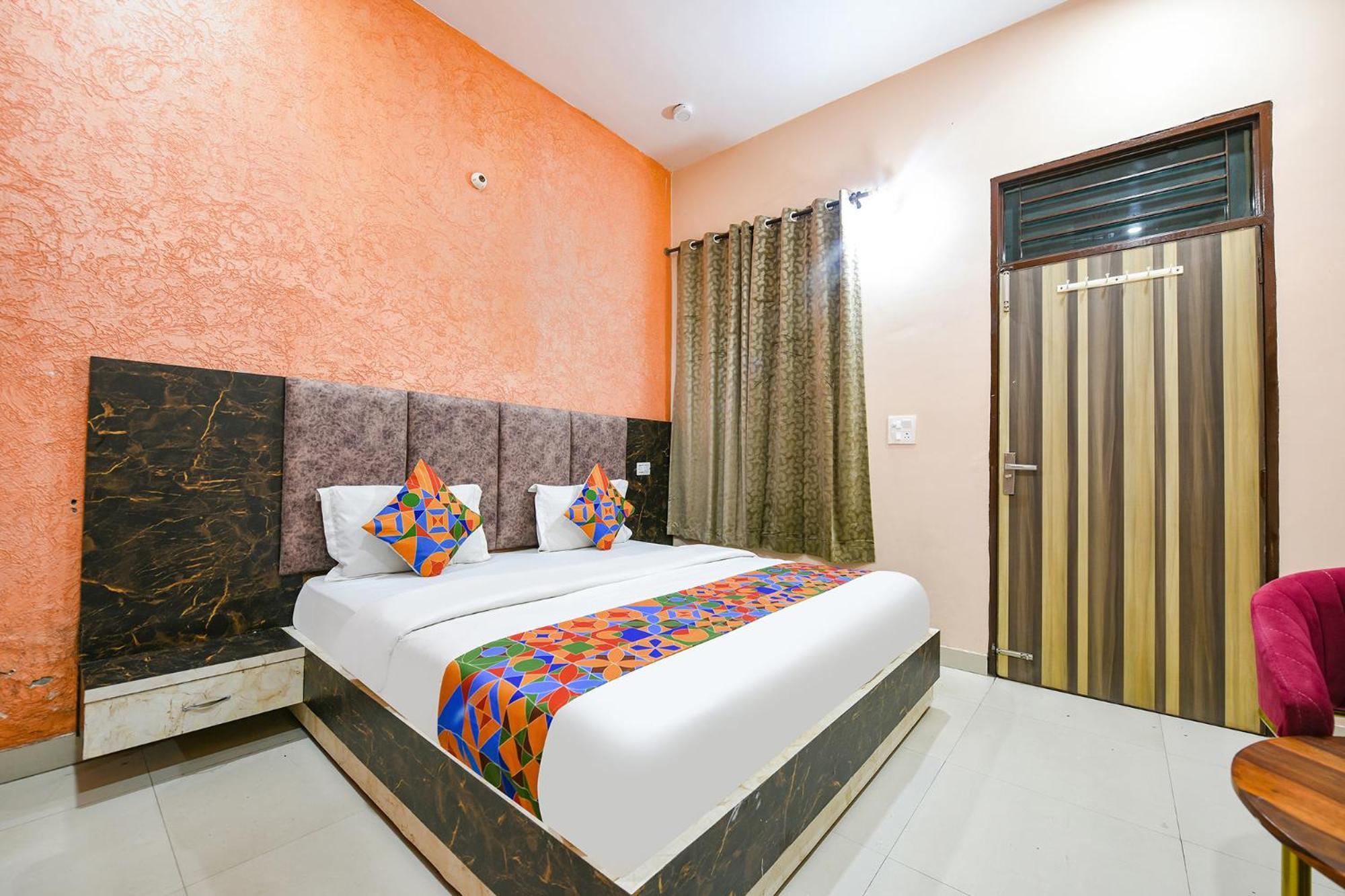Fabexpress Galaxy Hotel Nayagaon Buitenkant foto