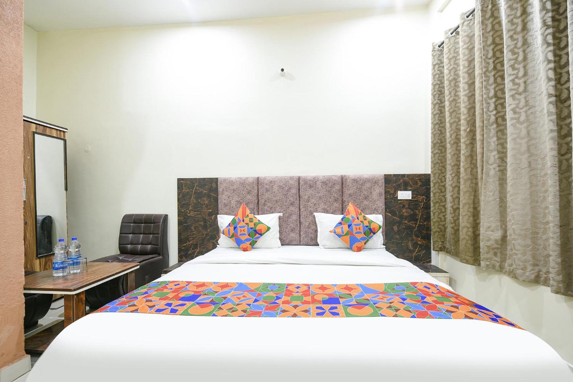 Fabexpress Galaxy Hotel Nayagaon Buitenkant foto
