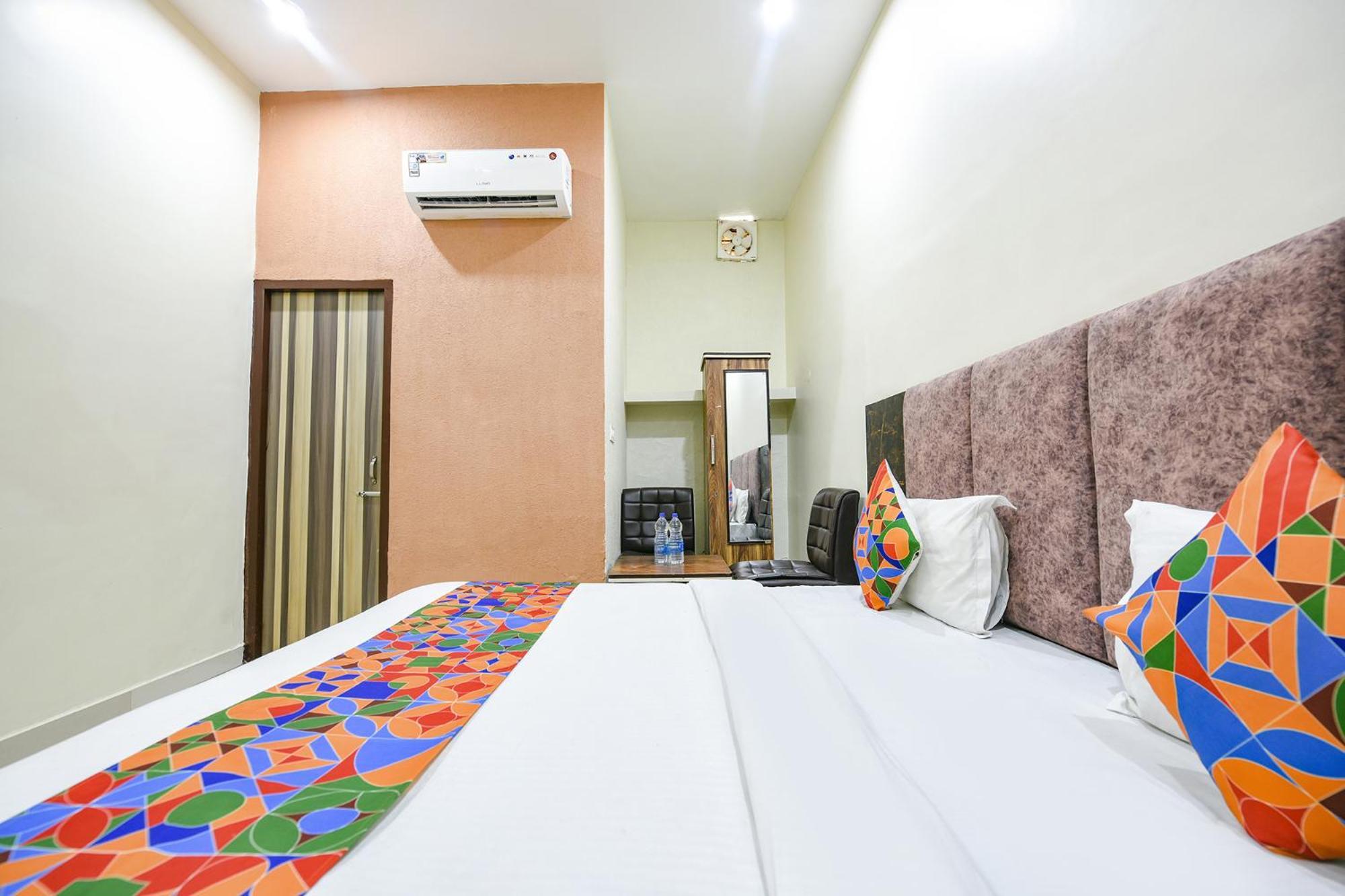 Fabexpress Galaxy Hotel Nayagaon Buitenkant foto