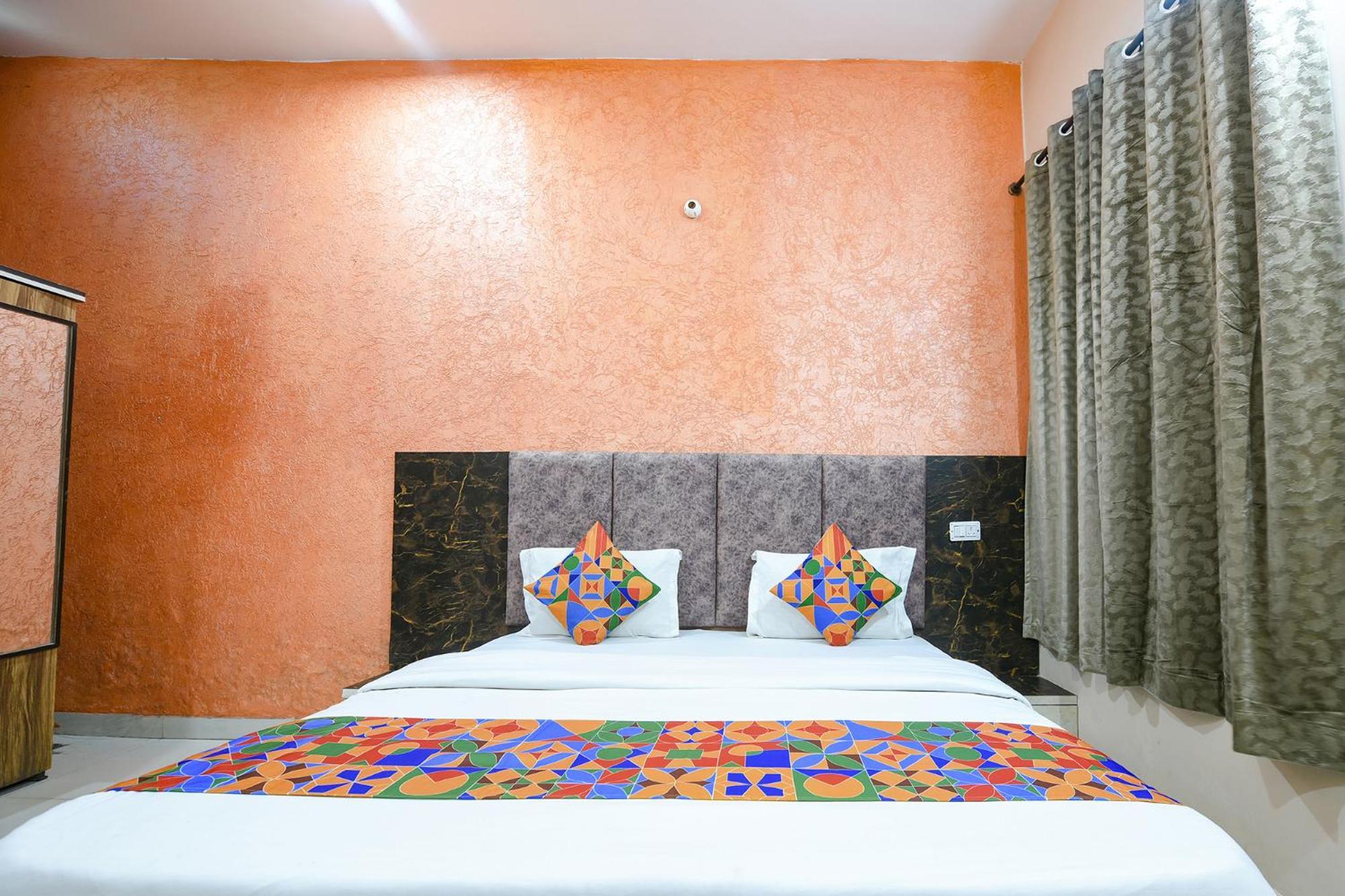 Fabexpress Galaxy Hotel Nayagaon Buitenkant foto
