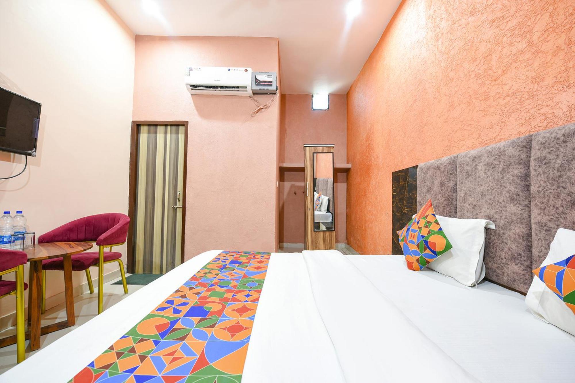 Fabexpress Galaxy Hotel Nayagaon Buitenkant foto