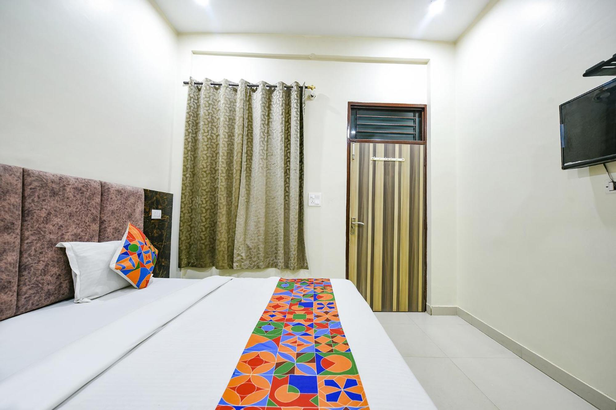 Fabexpress Galaxy Hotel Nayagaon Buitenkant foto